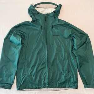 Patagonia Men’s Green Outdoor Waterproof and Windproof Rain Hiking Jacket Size L